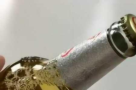 塑料瓶啤酒拧开隔天还能喝么