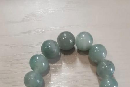 独龙玉石轻轻碰了下会不会裂