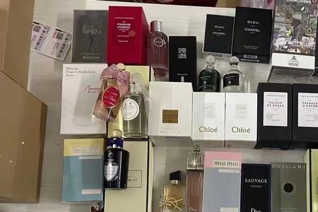 女生朋友圈晒香水是什么意思