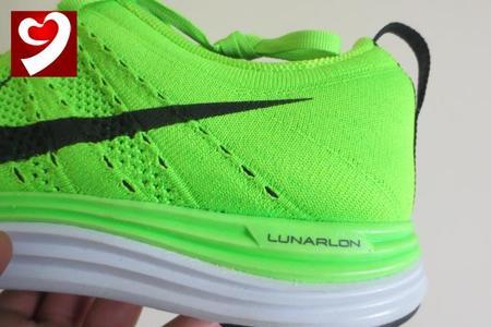 nike夜光鞋底怎么亮