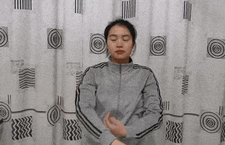 双手合十跳起来不投算违例吗