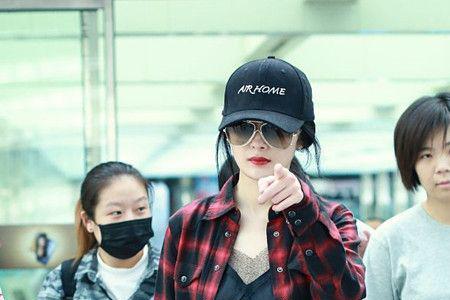 杨幂的胶鞋是什么牌子