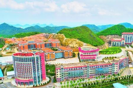 贵师大贵安附属高中学费多少