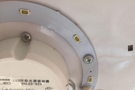 室内灯坏了不通电怎么换