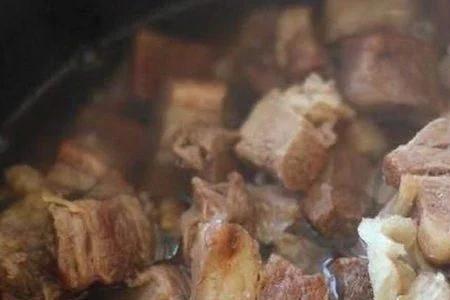 三线肉冷水下锅还是热水下锅