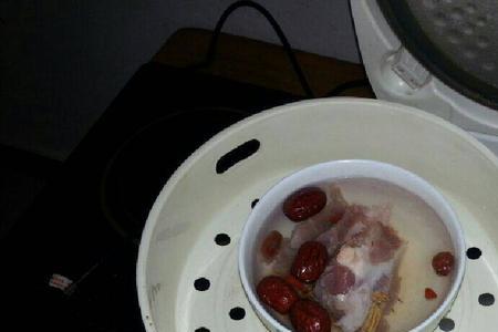 可以直接把热汤放在电饭煲吗
