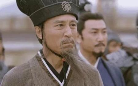 三国时杨仪和李严谁官大