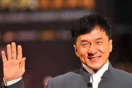 成龙为啥喜欢穿长袍