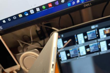 ipadair1怎么插内存卡