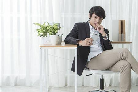 说话时抖腿是在说谎吗