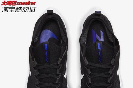 nikezoomflygrey有碳板吗