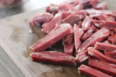 2斤牛肉几个人吃