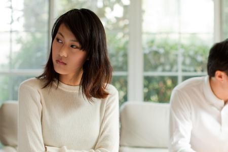 吵架了女人不理你是什么心理