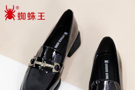 蜘蛛王的鞋码偏大还是偏小