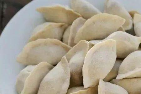 速冻饺子没煮熟吃了会怎样