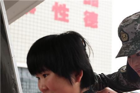 当女兵啥时候剪头发