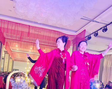 女儿回门宴妈妈的服装