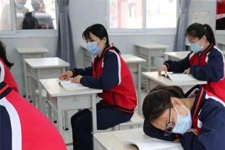 凤凰城初级中学如何