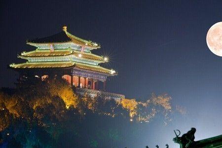 卷珠帘低绮户照无眠什么意思