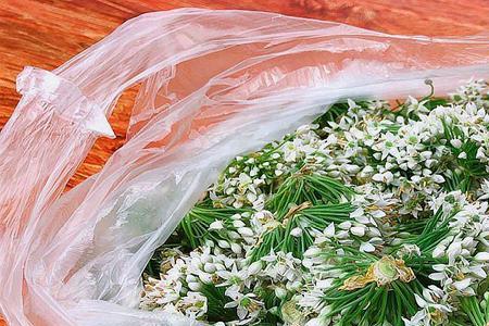 韭菜花泥的吃法