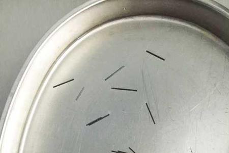 铅笔芯是怎么扎进肉里的