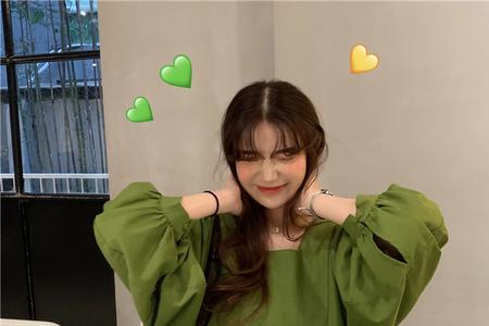 女童很黑穿绿色显白吗