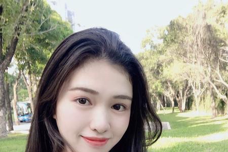 为什么有些女生皮肤那么白嫩