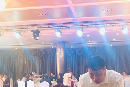 跟公司董事长怎么敬酒和聊天