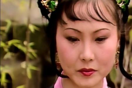 王夫人召见晴雯时凤姐儿在干嘛