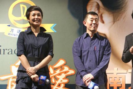 富大龙和张艺谋是同学吗
