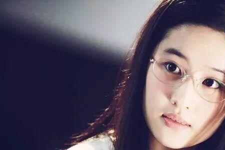 额头大的人适合戴什么眼镜