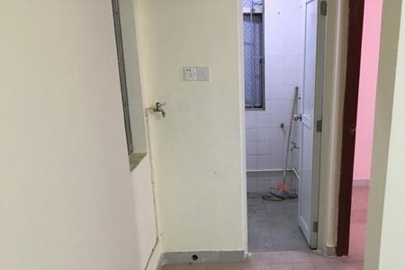 刚租的房子喷了墙漆就住了