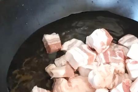 新买的排骨五花肉要焯水保存嘛
