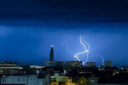 为什么先闪电后下雨