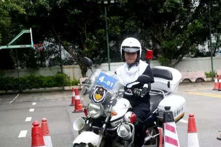 交警铁骑后面可以带人吗