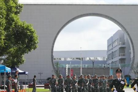上海对外经贸大学开学要军训吗