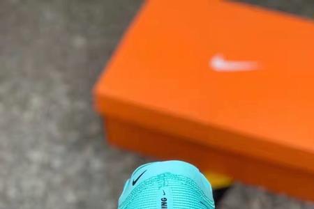 vaporflynext2怎么鉴别有没有碳板