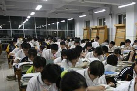 江苏高中晚自习几点下课