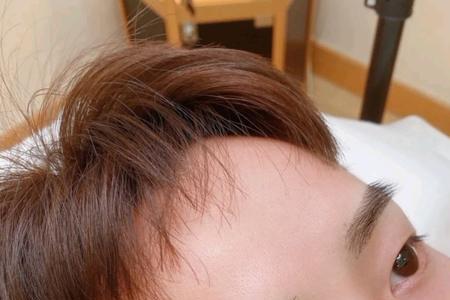 男士纹眉是纹在眉骨上吗