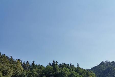 湖水很绿改为比喻句