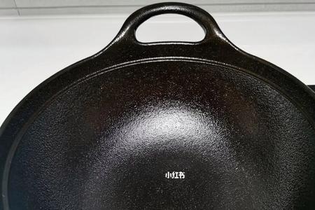 铸铁锅开锅时锅底变色