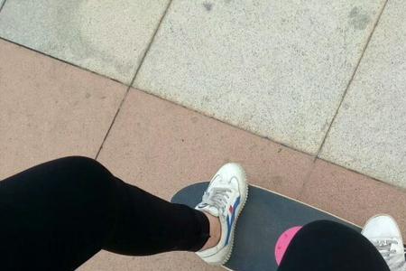 学了三天滑板还不会平滑