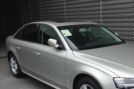 奥迪a4白色和白金色哪个好