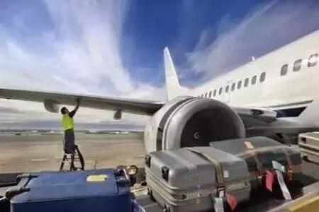 把东西掉在飞机上了怎么办