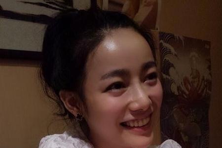 叉烧包里的女店员是谁扮演的