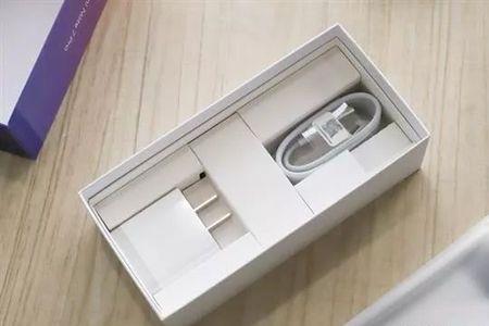 买手机充电器有划痕
