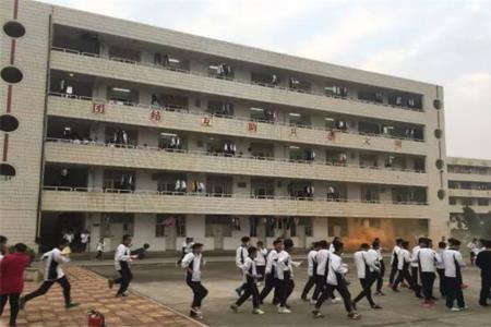 霞林中学怎么样