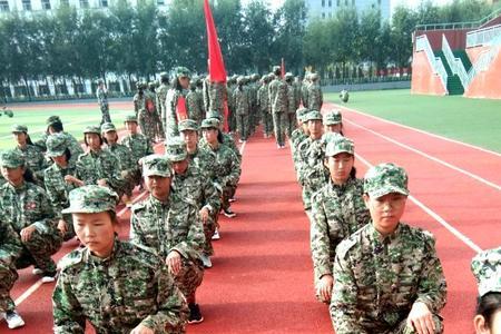 女生蹲军姿怎么蹲舒服