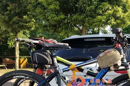 越野车后面怎么挂自行车
