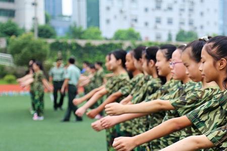 初中新生军训的意思
